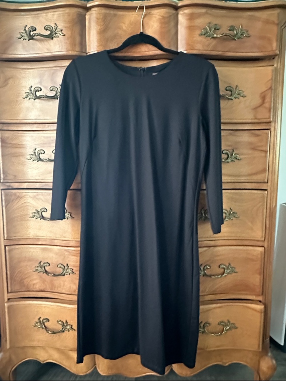 Elegant Black Midi Shift Dress — 3/4 Sleeve